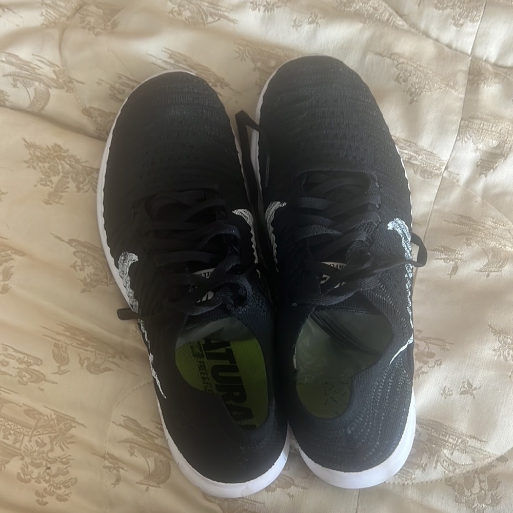 Nike - Picture 2 of 5